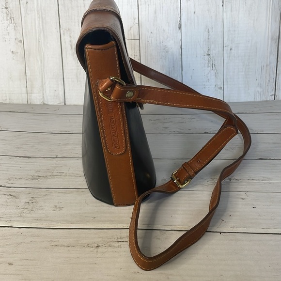 Vintage Moda Italiana Leather Black and Brown Turnlock Crossbody Bucket Bag - Picture 4 of 13